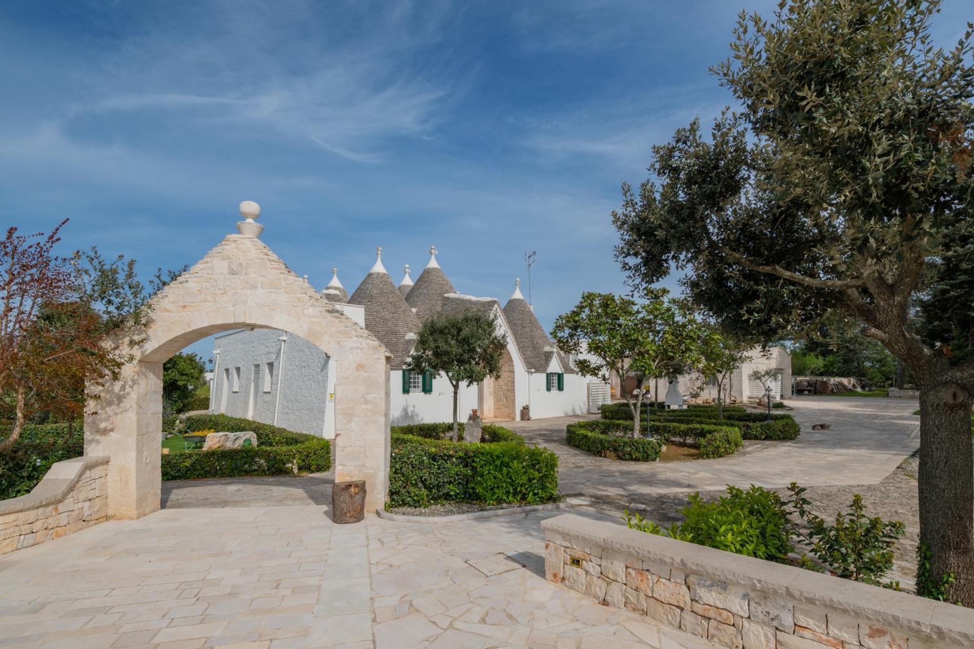 Trullo Degli Anelli In Masseria Чистернино Екстериор снимка